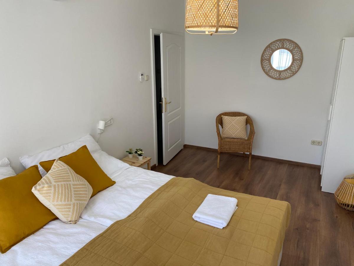 Sziget Apartment Gyor Exterior photo